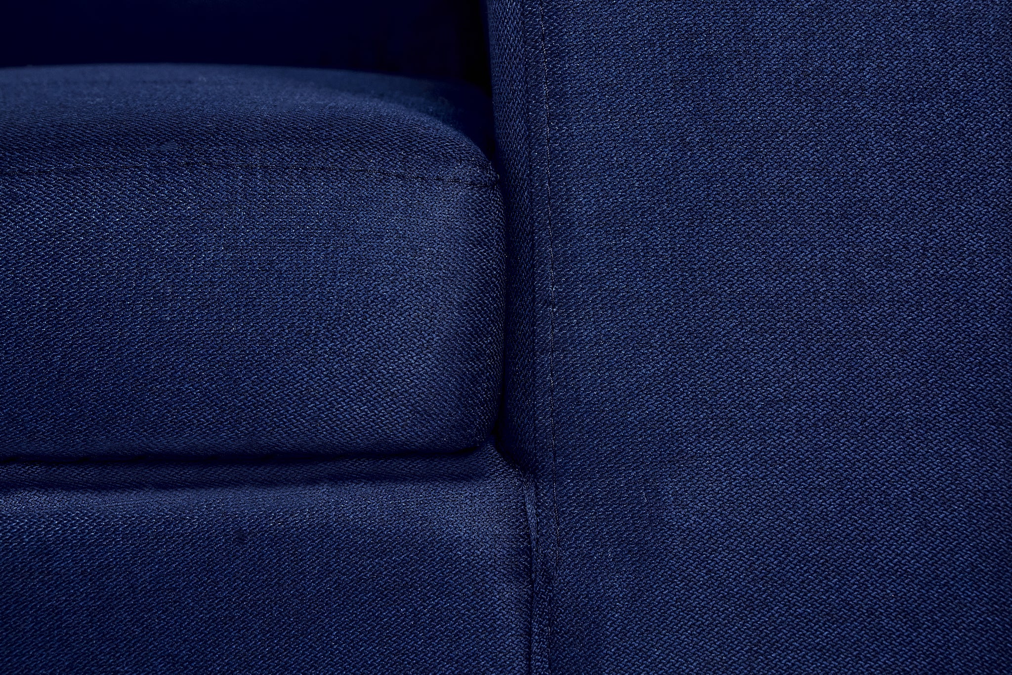 Sofá de 3 plazas Etna - Azul Noche con patas negras - Tugow